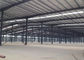 Собранный склад нестандартной конструкции, полуфабрикат светлая структура крыши склада