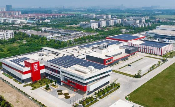 Нержавеющее стеклянное здание с чертежом BIM и дизайном крыши из одного стального листа