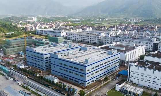 Прочный сборный стальной склад с современным дизайном и водостоком из нержавеющей стали